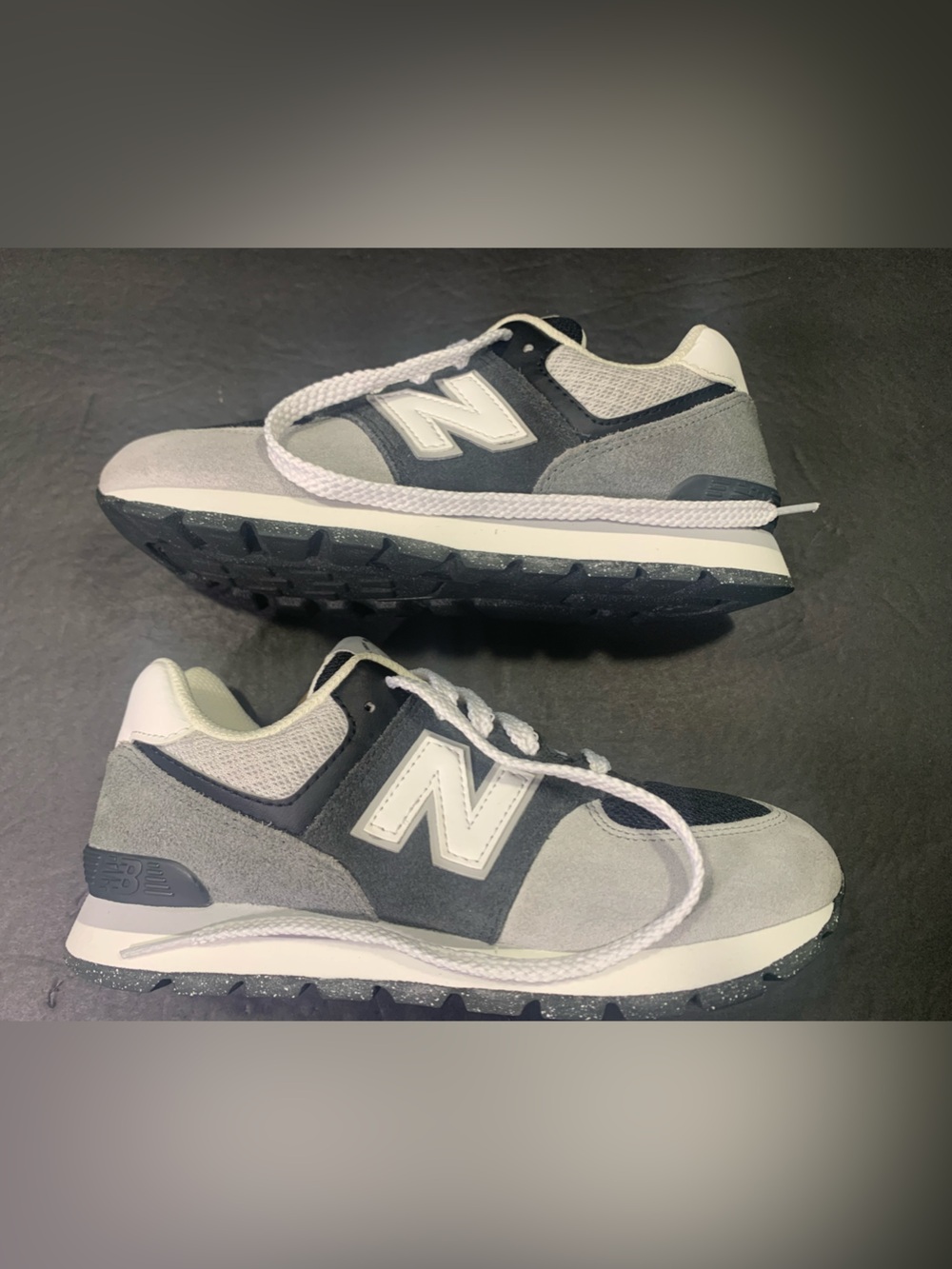 New Balance 574 Youth Black Gray Sneakers Shoe Size- 3Y - Picture 5 of 8